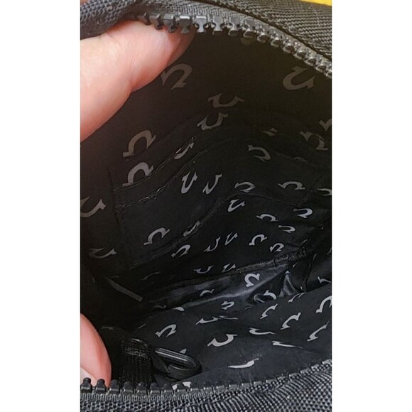 True Religion Crossbody Sling Bag Black World Tour Unisex Messenger Bag - Picture 4 of 6